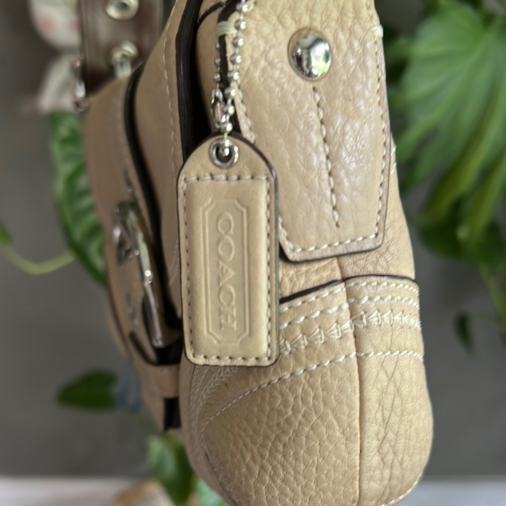 Coach Soho Cream Leather Shoulder Bag - Picture 5 of 5